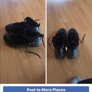 Boys barely worn shoes